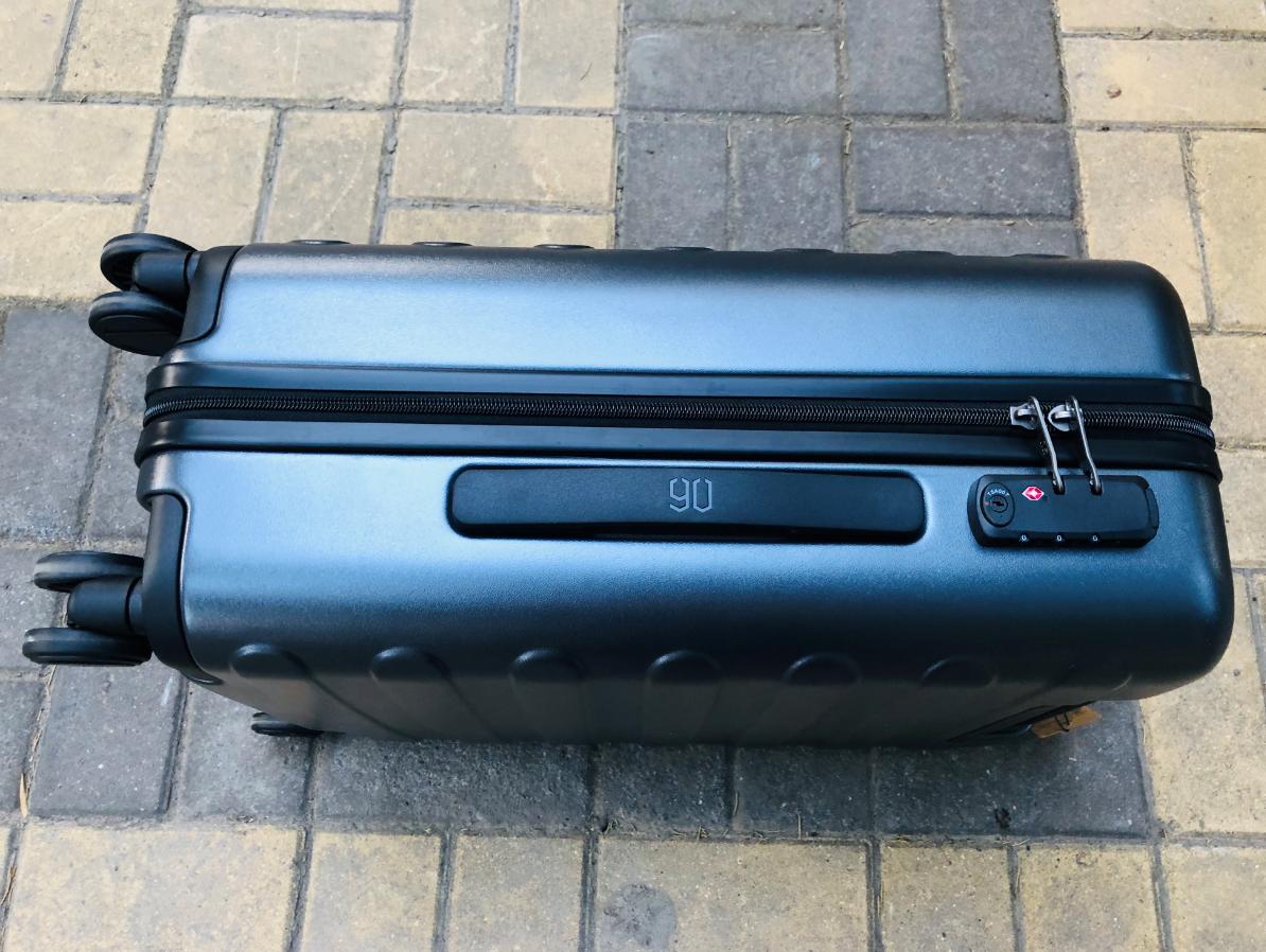 小米20寸行李箱能装多少东西,小米90分行李箱钛金灰20寸