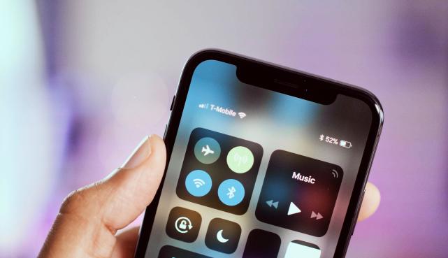 为什么iphone用三年了还会卡,iphonexs还可以使用几年