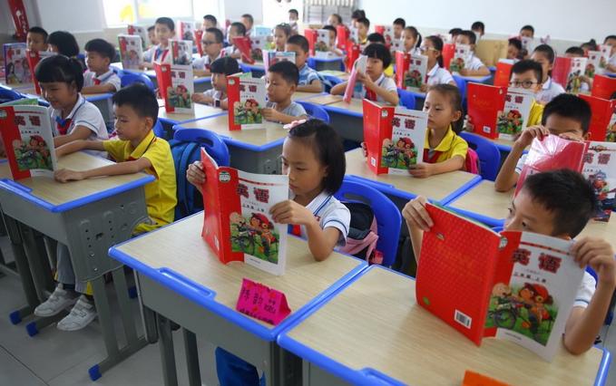 学生名字里全是“马”,老师上课点名“6匹马来了吗”,逗笑网友