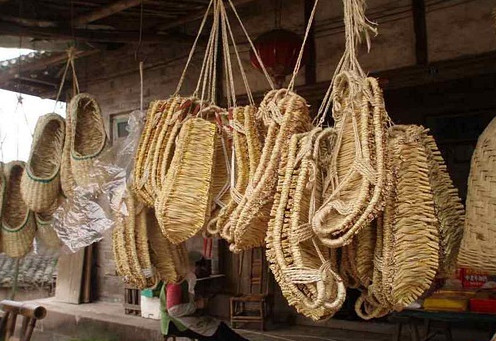 长沙人70年穿鞋往事：为何年轻学子们又穿高帮的球鞋了？