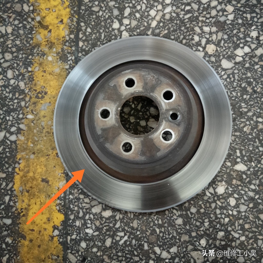 路虎星脉刹车异响,路虎发现神行轻踩刹车异响