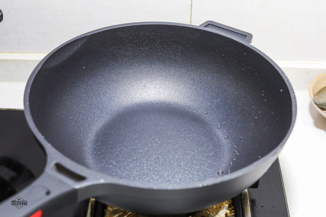 不粘锅平时需要怎么注意,用过的不粘锅怎样用才能够不粘