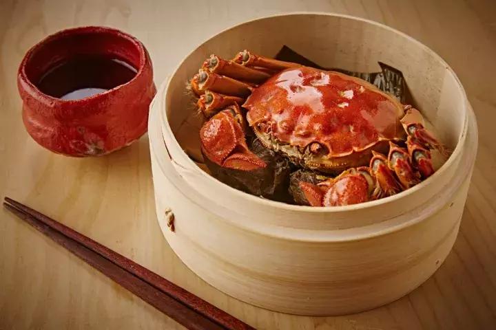 大闸蟹要公蟹的还是母蟹的好吃,现在吃大闸蟹是公的好还是母的好