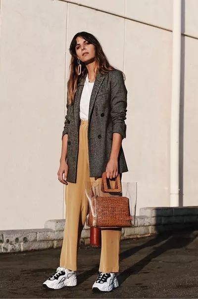 春天适合什么颜色包包,春天背什么颜色的包包