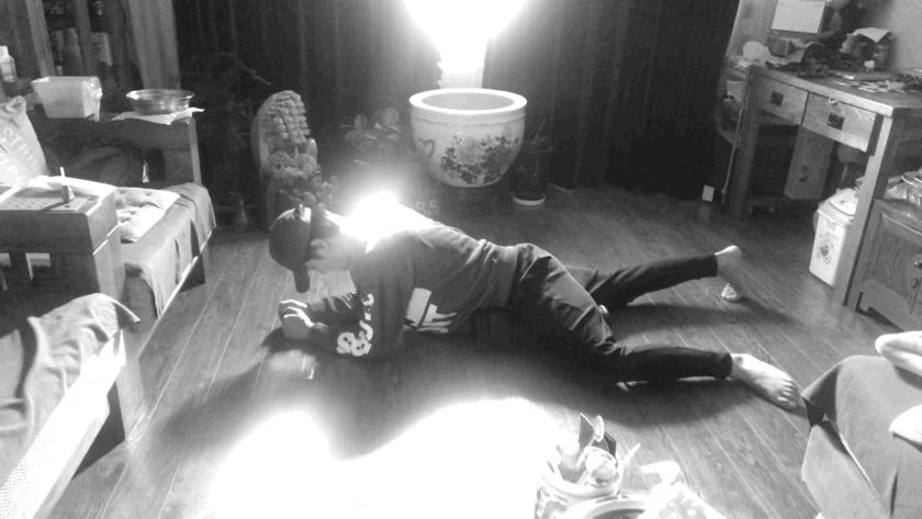 蛙泳的手脚技术动作和练习方法,蛙泳的腿部动作要领图解陆地