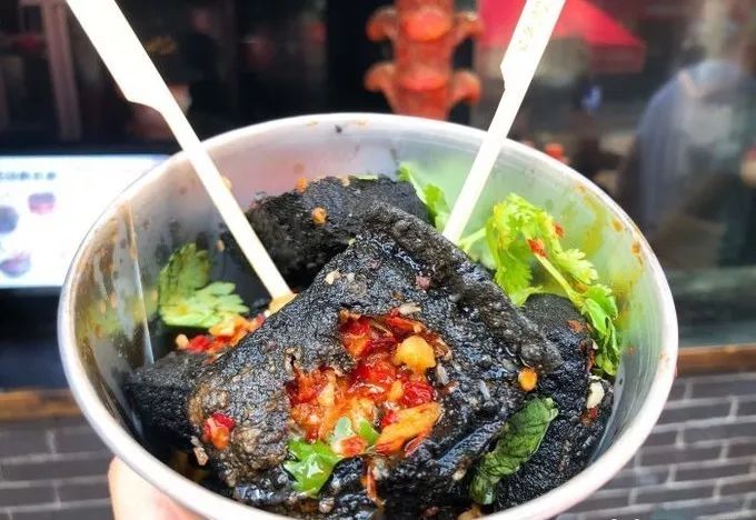 这几条美食街才是人气最旺的地方,最值得去的10条美食街