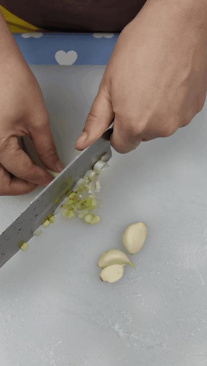 锡纸花甲粉丝煲砂锅的做法视频,简单又好吃的花甲粉丝煲