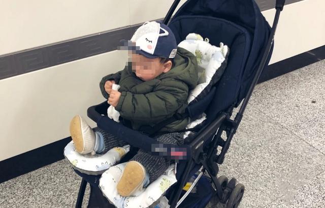 章子怡1岁儿子会叫爸妈会扶走，关于宝宝发育指标，你家达标没