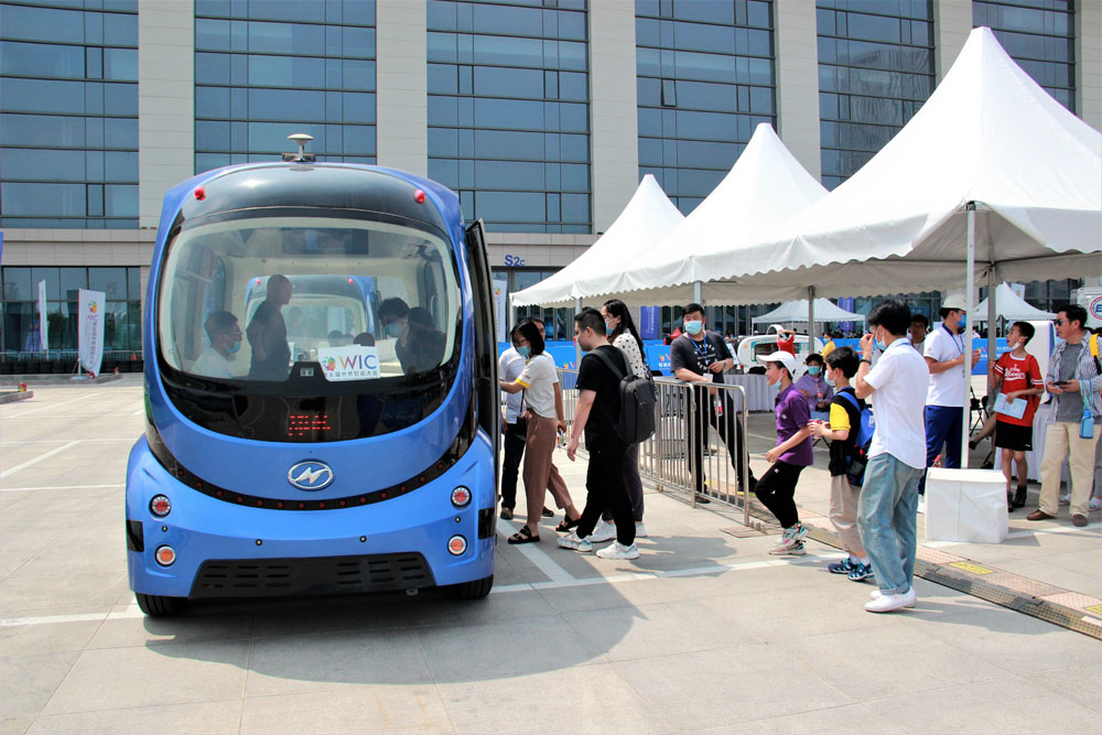 “深蓝”成网红海格客车凭智慧出行引爆津门