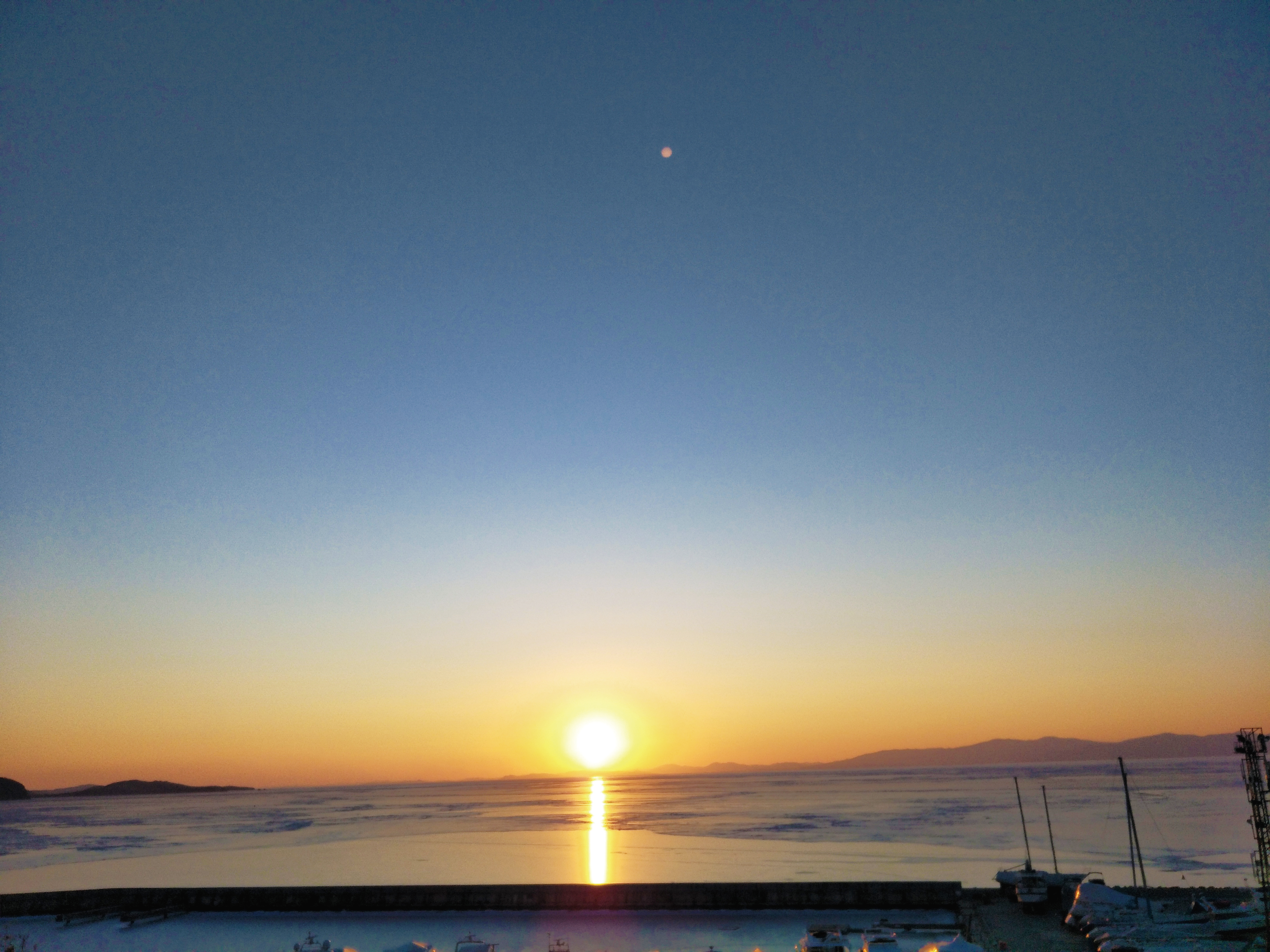 俄罗斯符拉迪沃斯托克是不冻港吗,去俄罗斯符拉迪沃斯托克好玩嘛