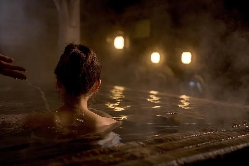 泡温泉的“姿势”不对，会传染妇科病是真的