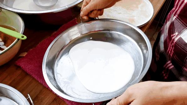 懒人凉皮面糊要注意什么,平底锅凉皮做出来发粘开裂