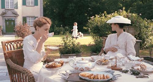 碎花裙这样选好看又显气质,浪漫碎花裙