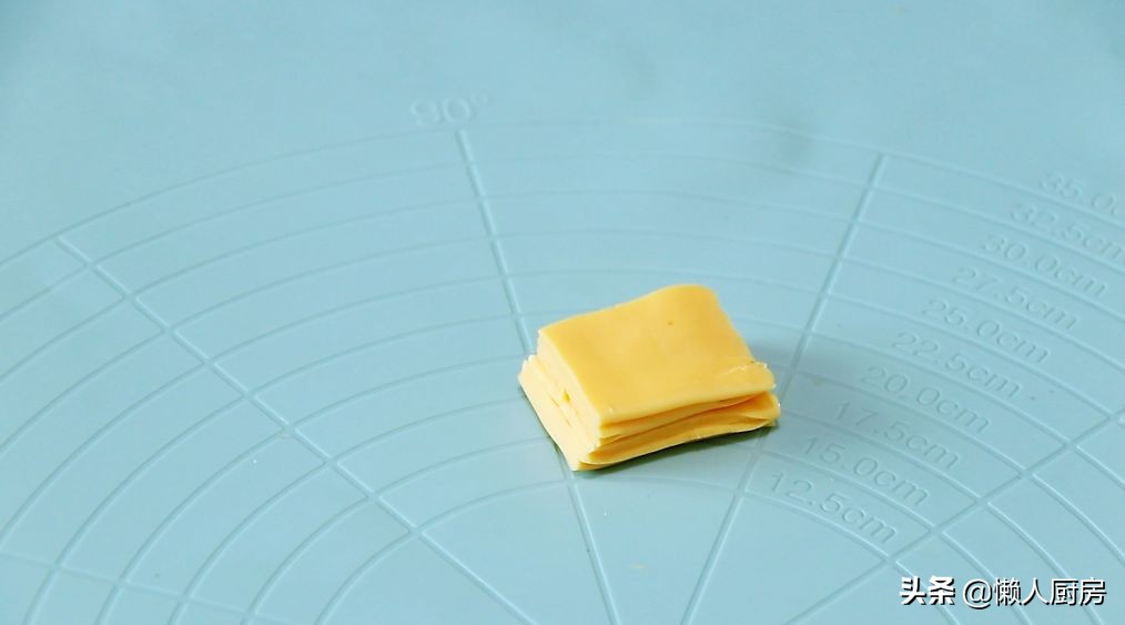 年糕不用微波炉用开水泡软吗,很好吃的年糕爆浆不用煮