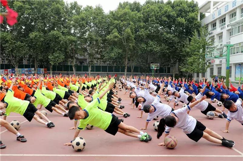 中国媒体团考察,探访全国足球特色学校