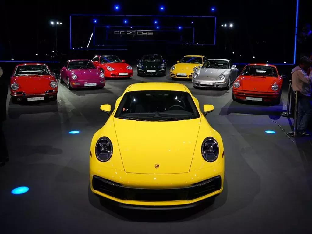 保时捷911直线加速对比新款911,保时捷911vs日产gtr哪个更快