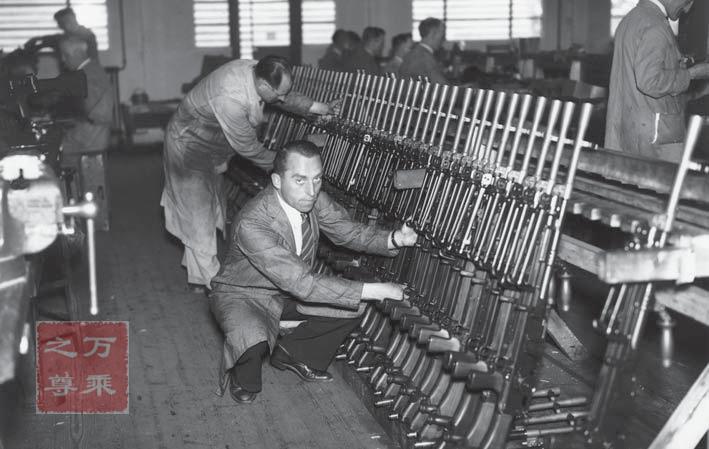 英国布伦轻机枪史，士兵说这枪打得太准了，请工厂改差一点