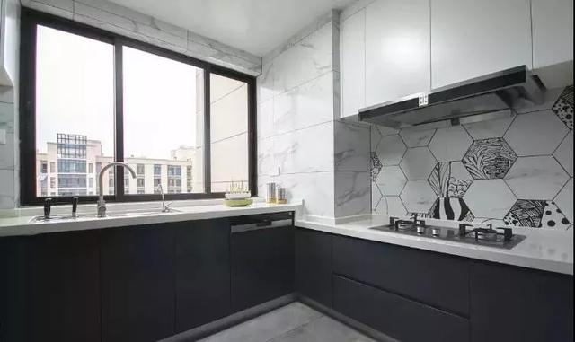 找木工做柜子和全屋定制,找木工做柜子还是全屋定制好