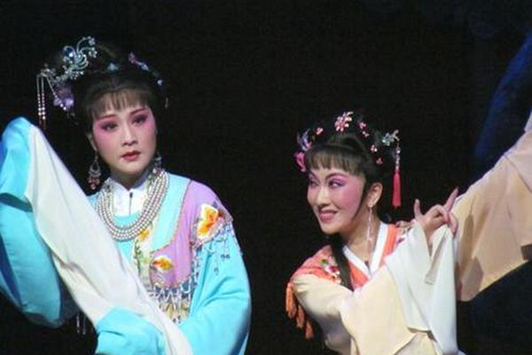 从《莺莺传》到董《西厢》，再到王《西厢》，经过了怎样的演变？