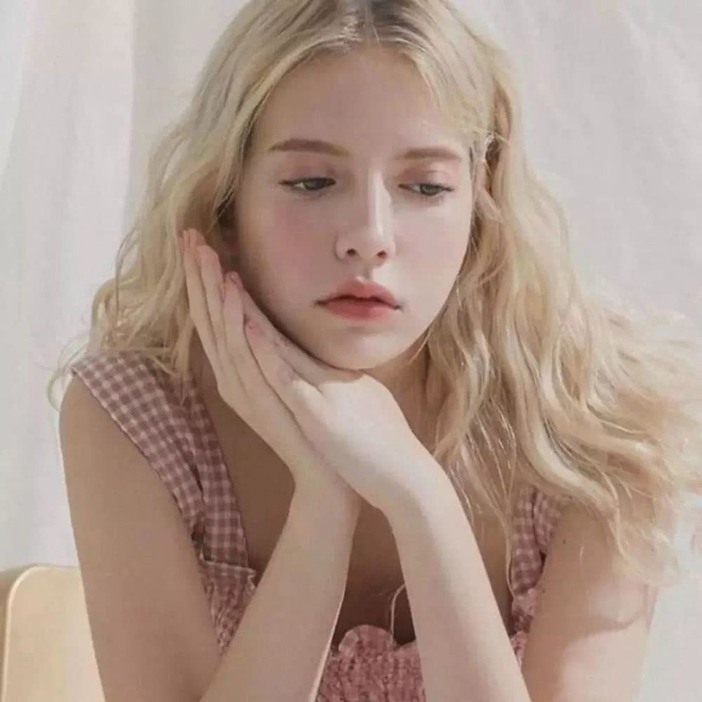 干性皮肤更容易衰老,干性皮肤显得特别老