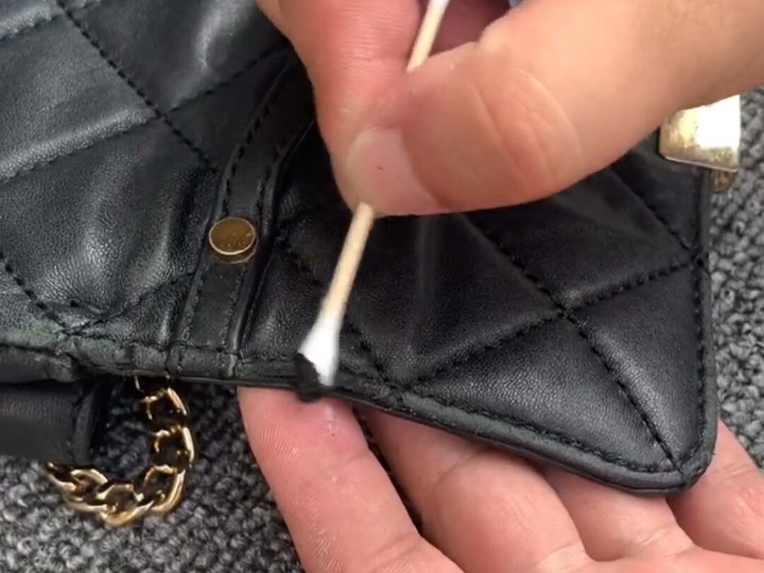 真皮衣掉皮修补方法如下,真皮衣破了大长口子怎么补