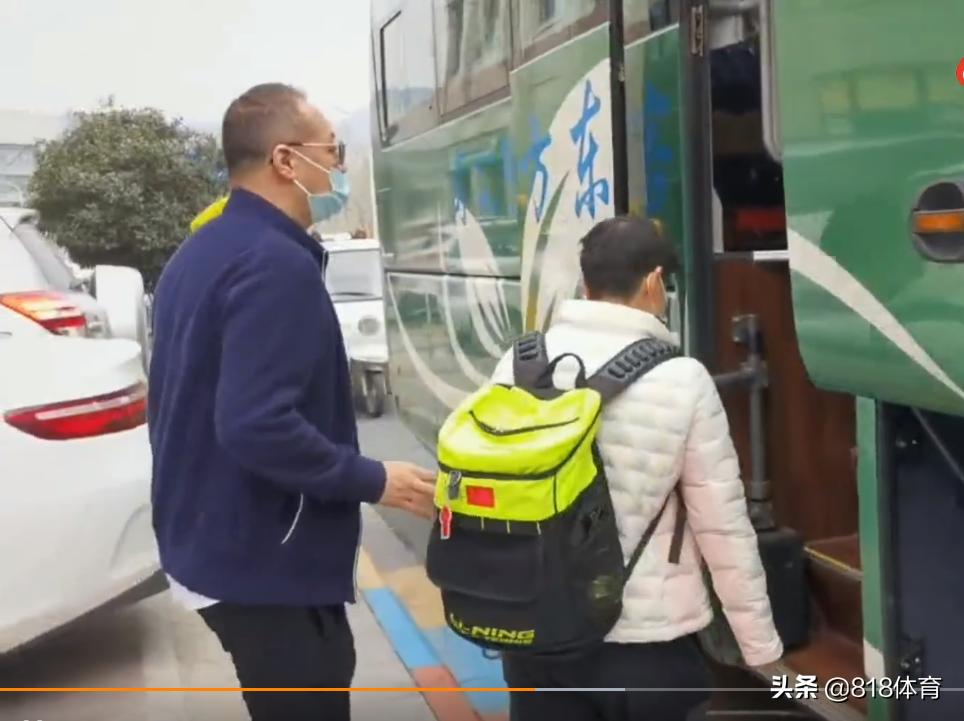 国乒队樊振东乒乓球包,国乒出征沙特樊振东