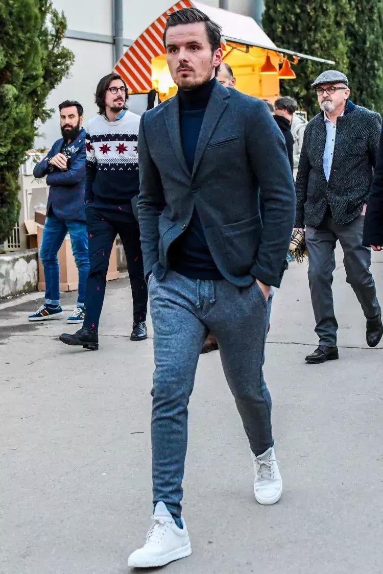 运动裤的多种穿搭方式,男生灰色运动裤怎么穿搭