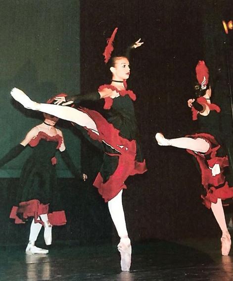 c罗在赛场亲吻乔治娜,c罗和女友乔治娜穿球衣合照图