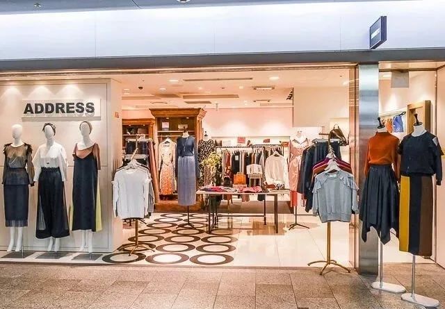 游客都去逛百货商店了,日本人自己去了这里