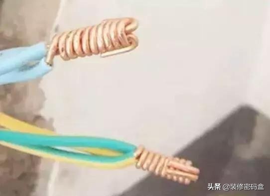 怎样接线才能使电线漏电跳闸,电线插头短路图解