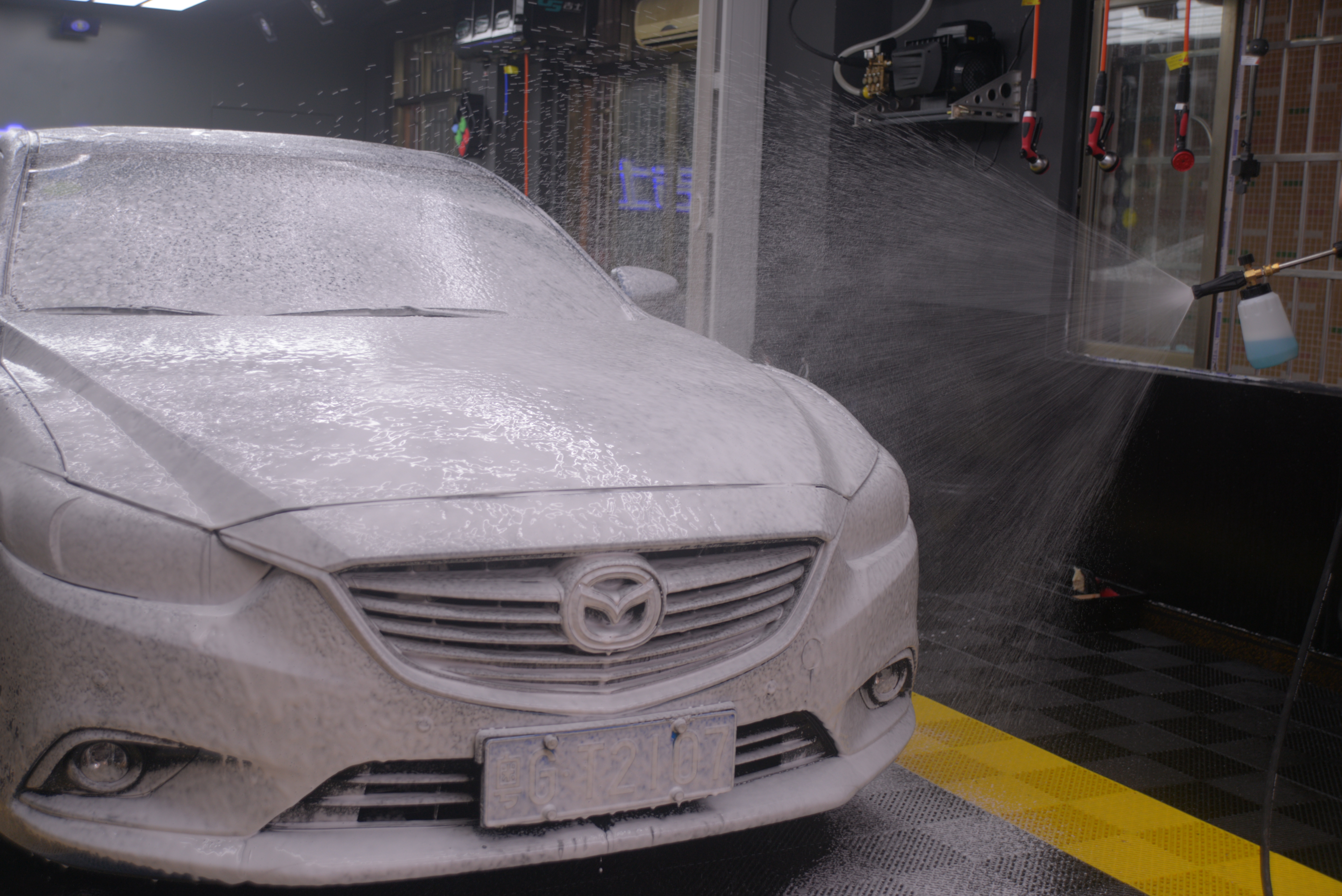 汽车漆面镀晶流程图解,超硬漆面镀晶和铂金漆面镀晶区别