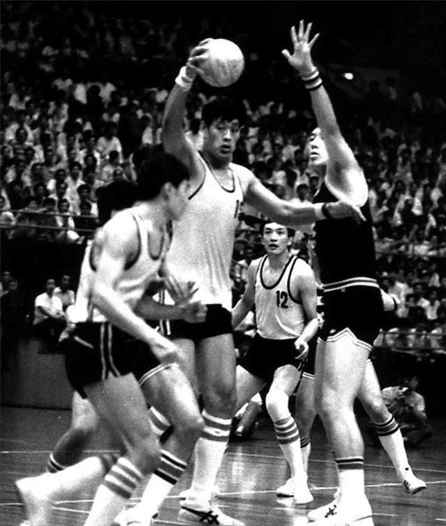 中国第一中锋穆铁柱,穆铁柱墓地