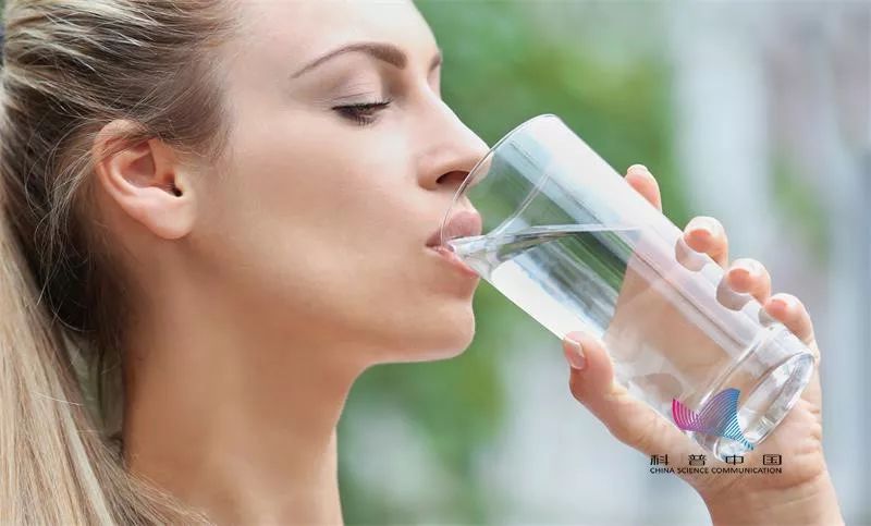 一天不排便=吸10根烟?香蕉治疗便秘?7个排便真相要知道