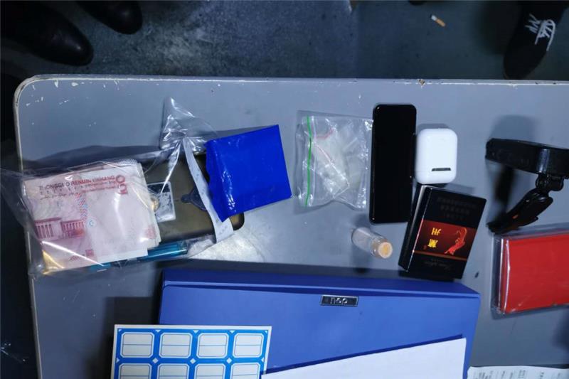 鐢峰瓙鐩厜鍛嗘粸,鐢峰瓙鐪肩鍛嗘粸鏃犵