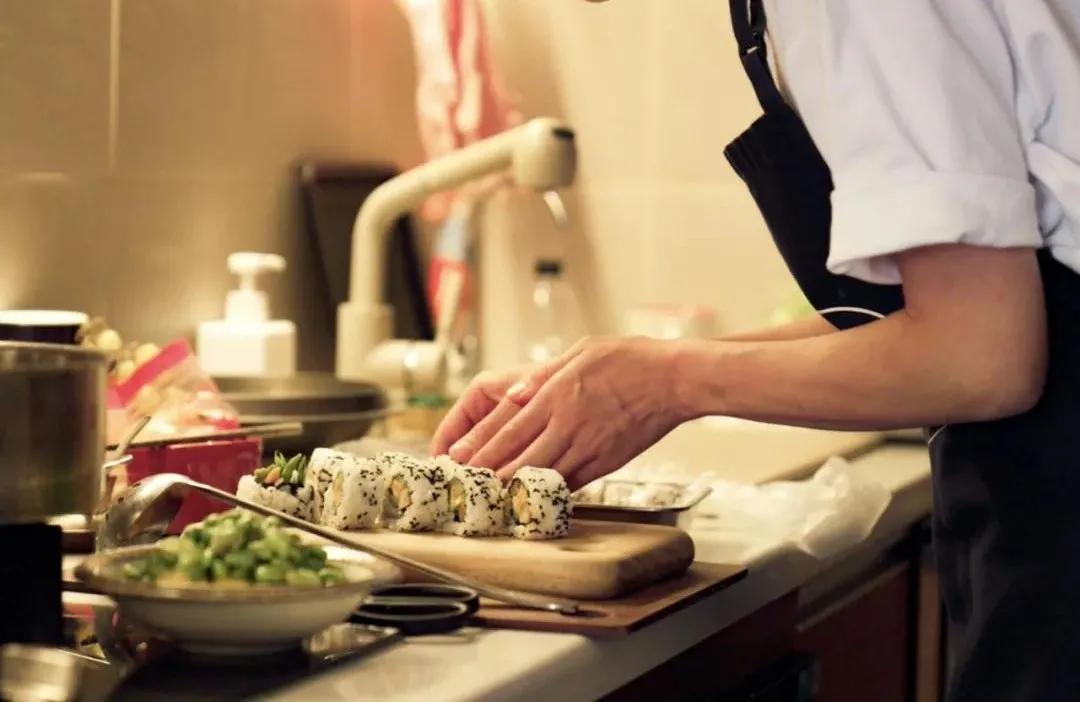 从180㎡搬到45㎡，三口之家越住越小，女儿却说现在最好