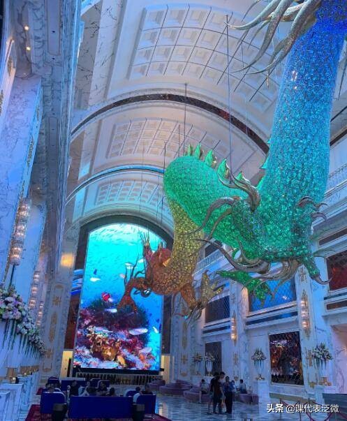 郭晶晶背着爱马仕的包,郭晶晶拎13万的爱马仕