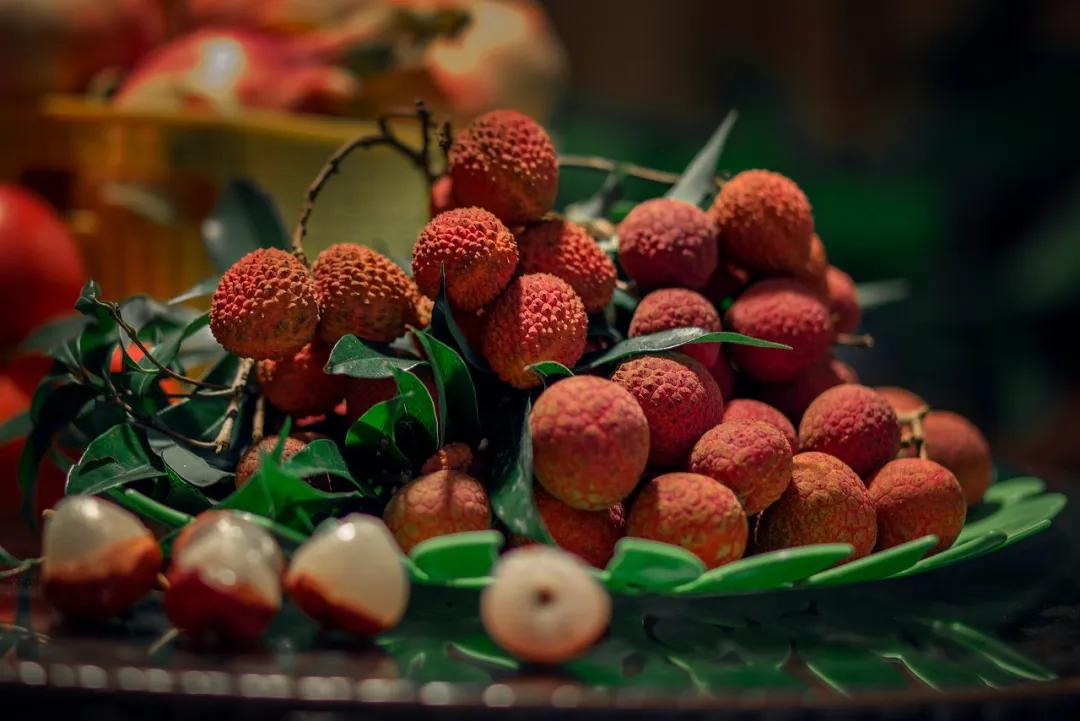 来到海南吃荔枝,到海南吃到的热带水果