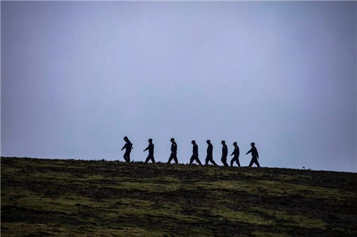 警察80岁,八零后白发民警