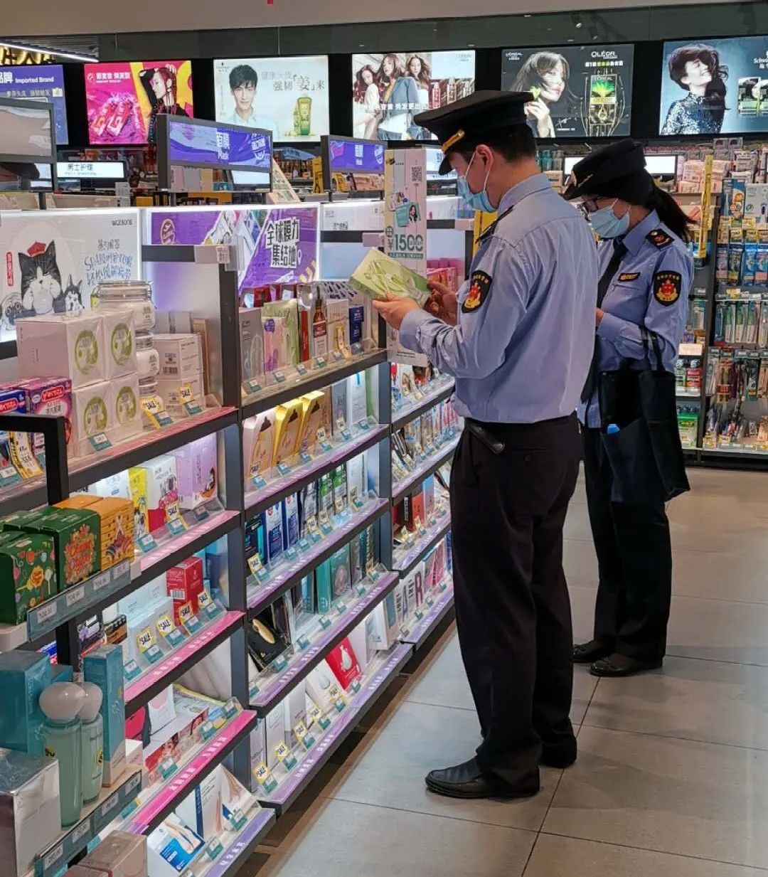 爱美的美眉你真的会使用护肤品吗,爱美的你化妆品是假的吗