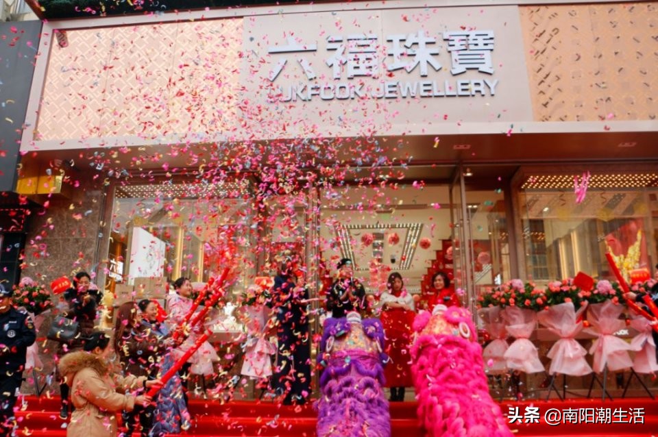 六福珠宝最新七代形象店,六福珠宝中央大街旗舰店