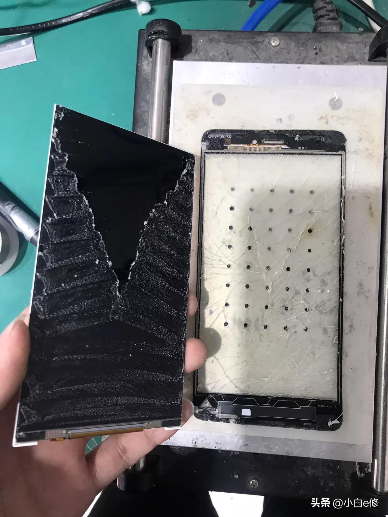 粉丝35块钱买了外屏，打算自己换，最后还是放弃了，发给我修了