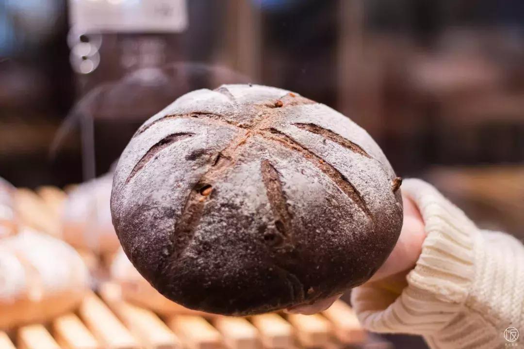 啧啧啧~都是面包，原麦山丘你又搞特殊！