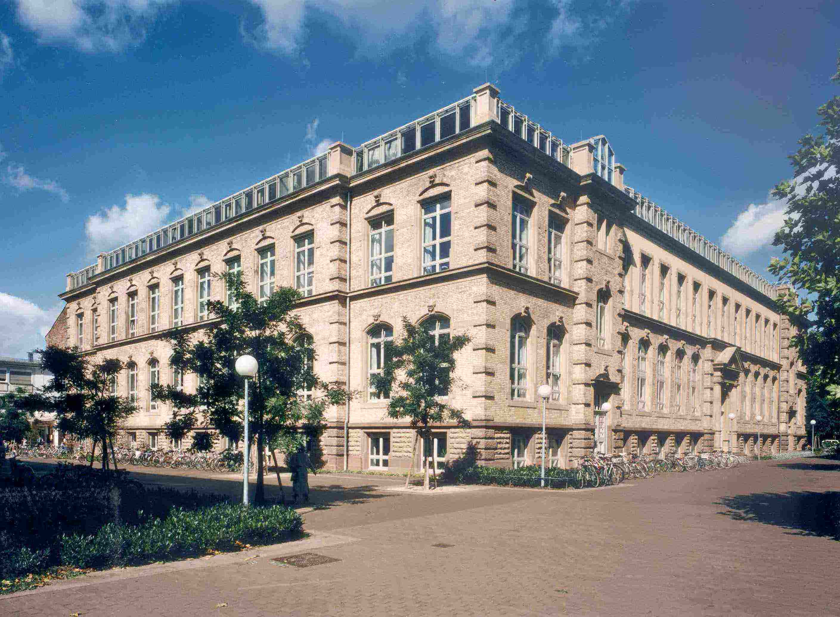 清楚这些利弊，你就知道中外合办大学到底值不值得了