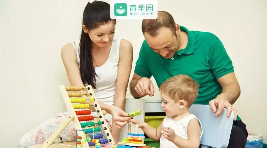 8个月锻炼宝宝精细运动游戏,提高孩子运动能力的亲子游戏