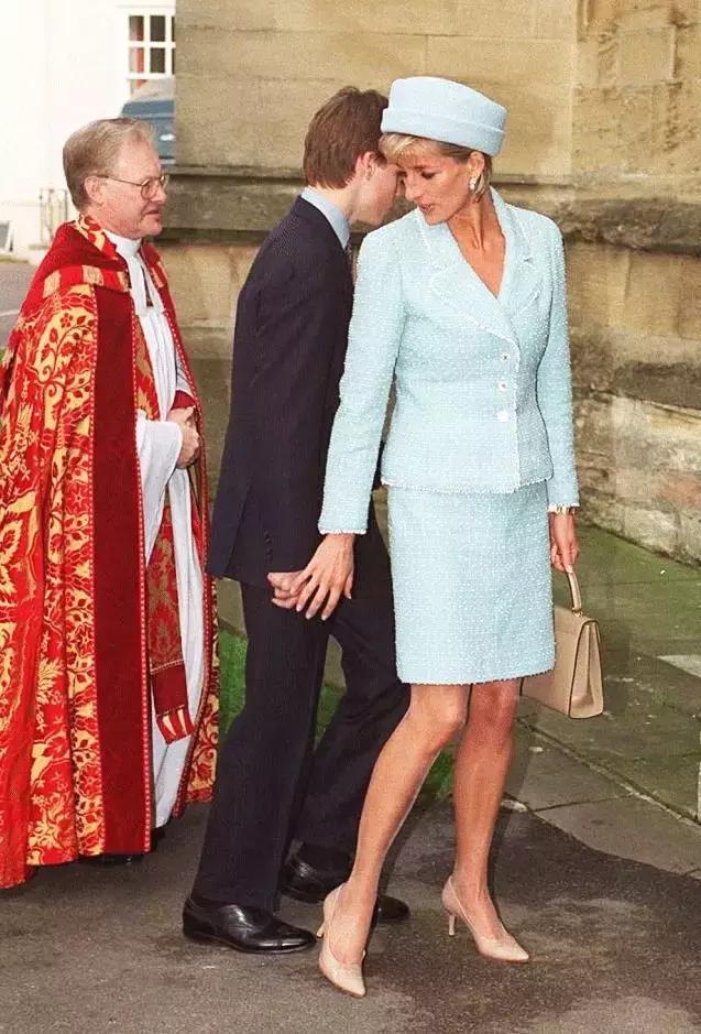 karllagerfeld是什么风格,karllagerfeld卡尔老佛爷男装