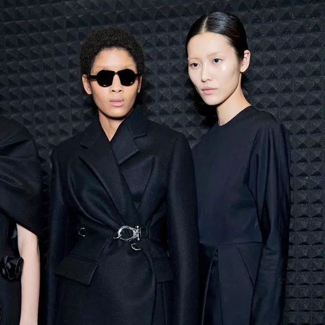 刘雯暌违国际秀场三年重返时装,刘雯暌违国际秀场三年重返时装周