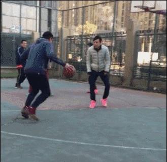 篮球节奏型过人,篮球过人怎么过