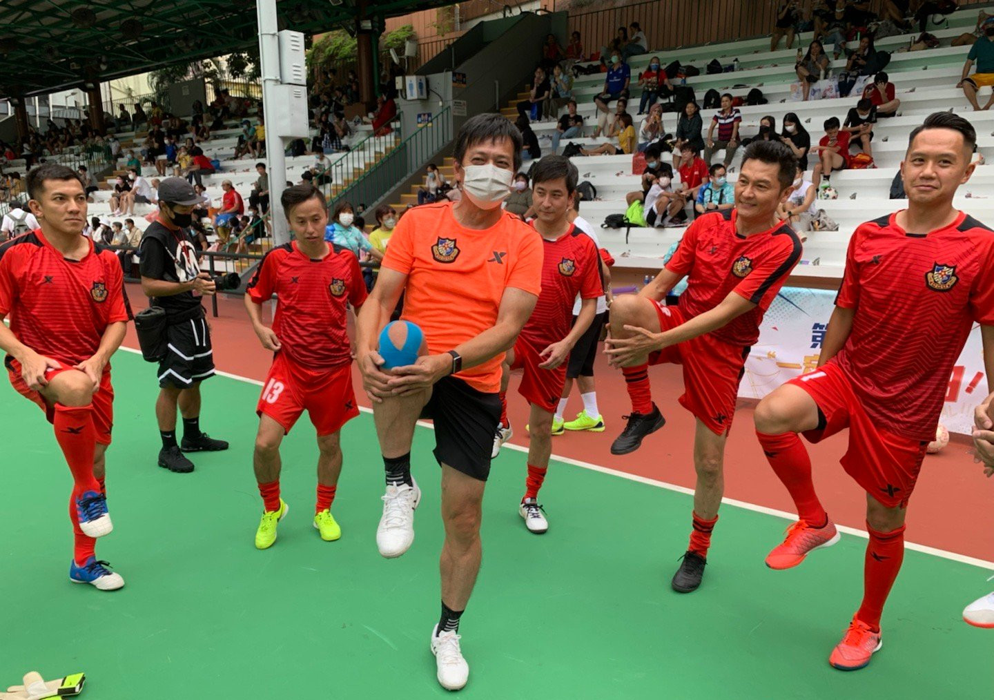 何家劲黄日华关礼杰接地气,何家劲和关礼杰黄日华