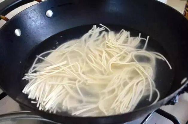 粗活又筋道又快的面条怎么下,来一碗热乎乎的拉面