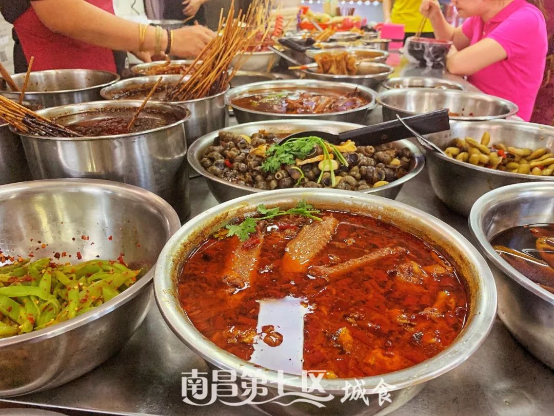 在民德路开了16年的水煮店,花甲肉腰子鸡脚都是心头好|城食19